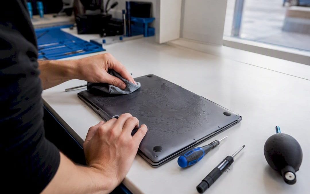 Vätskeskada på MacBook: gör detta direkt